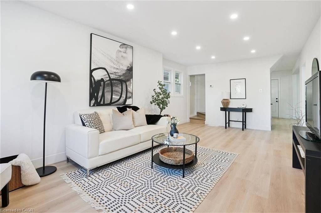 Hamilton — Bartonville — Living room