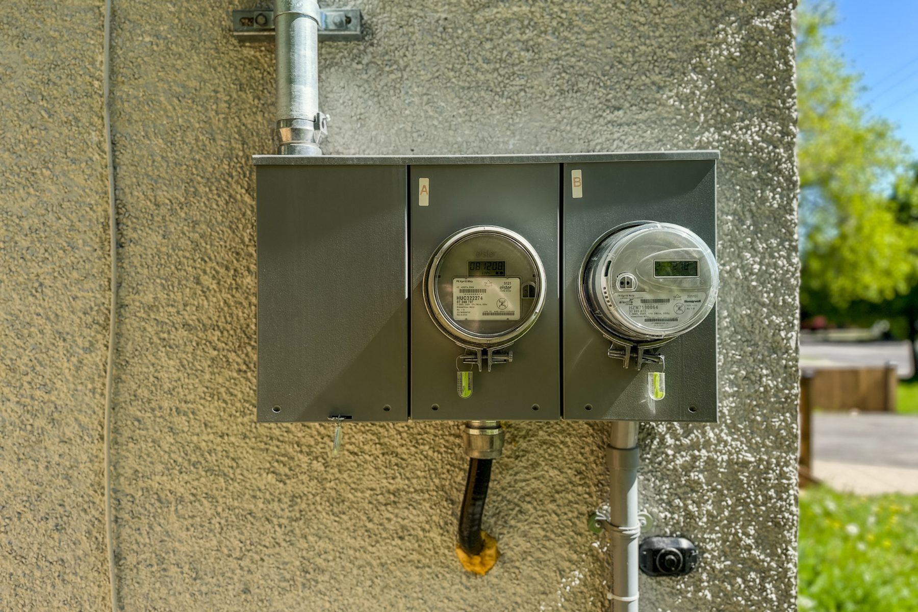 Hamilton — Family Duplex — Separate hydro meters for each unit