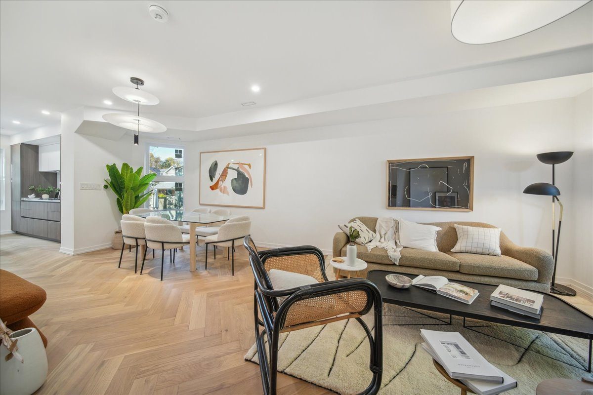 Playter Estates — Living room