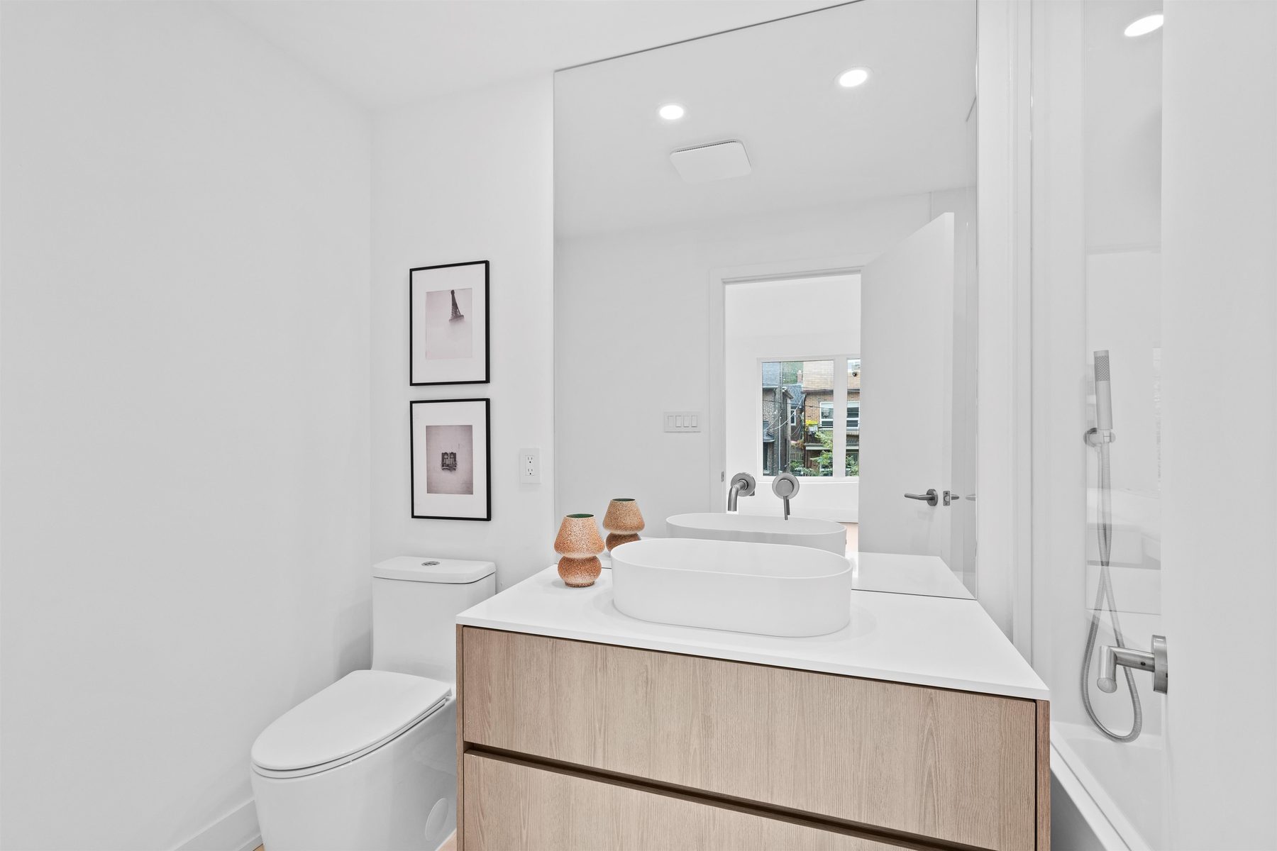Trinity-Bellwoods — Primary bathroom