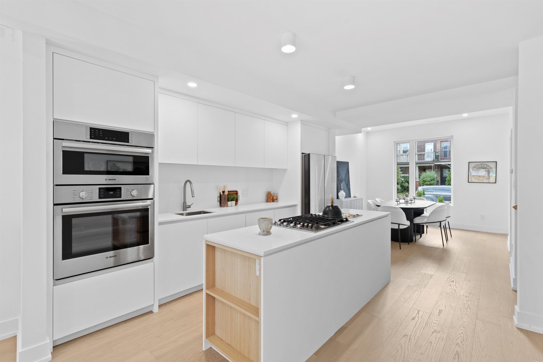Trinity-Bellwoods — Chef's kitchen with breakfast bar