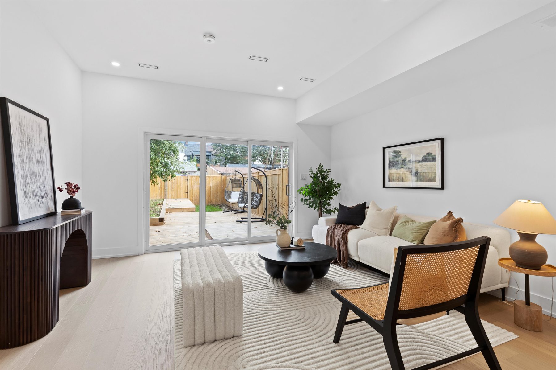 Trinity-Bellwoods — Living room